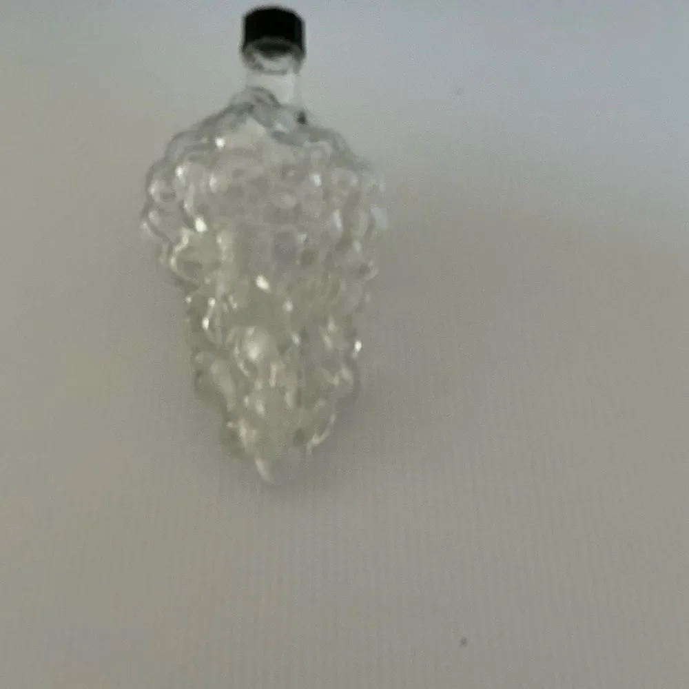 Clear Glass Bottle Grape Bunch Shaped Wine Decanter 6.5